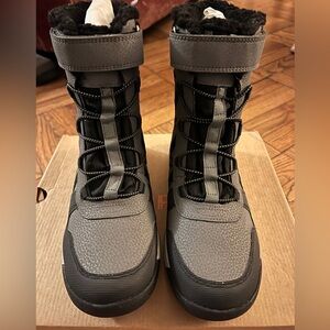Merrell Snow boots New with box